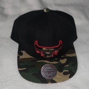 Mitchell & ness Chicago bulls HAT!!